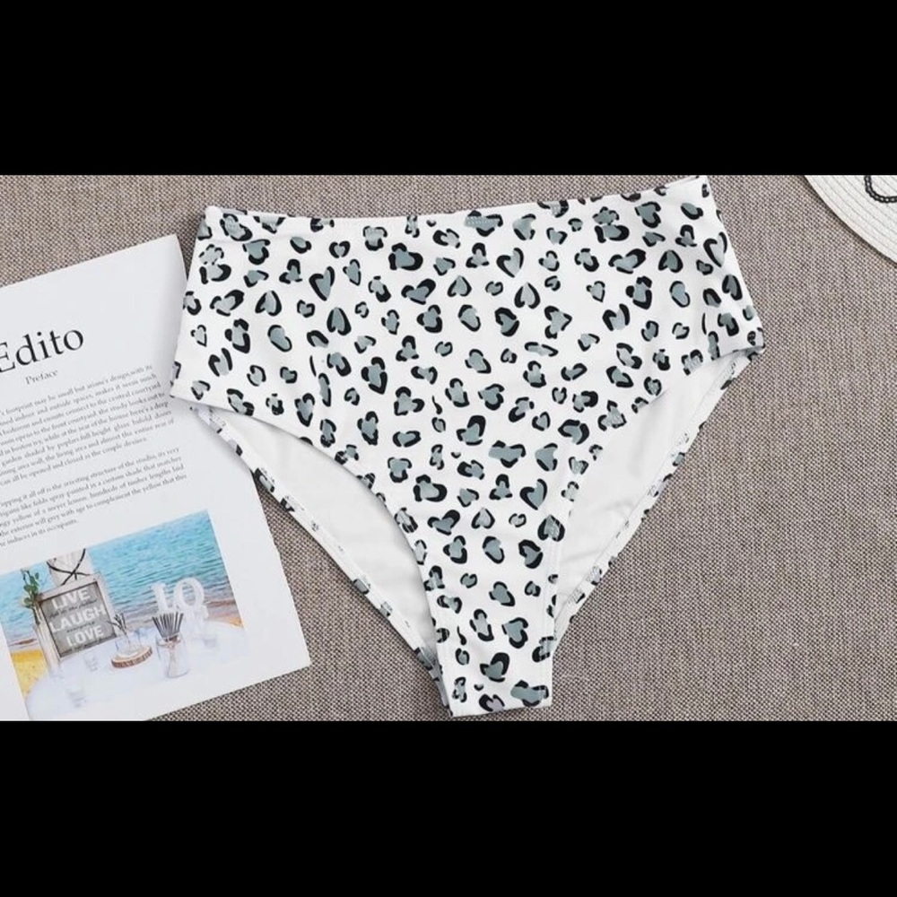 Leopard print bikini bottoms(size: small)